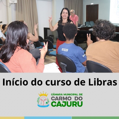 Primeira aula do Curso de Introdução à Libras é realizada